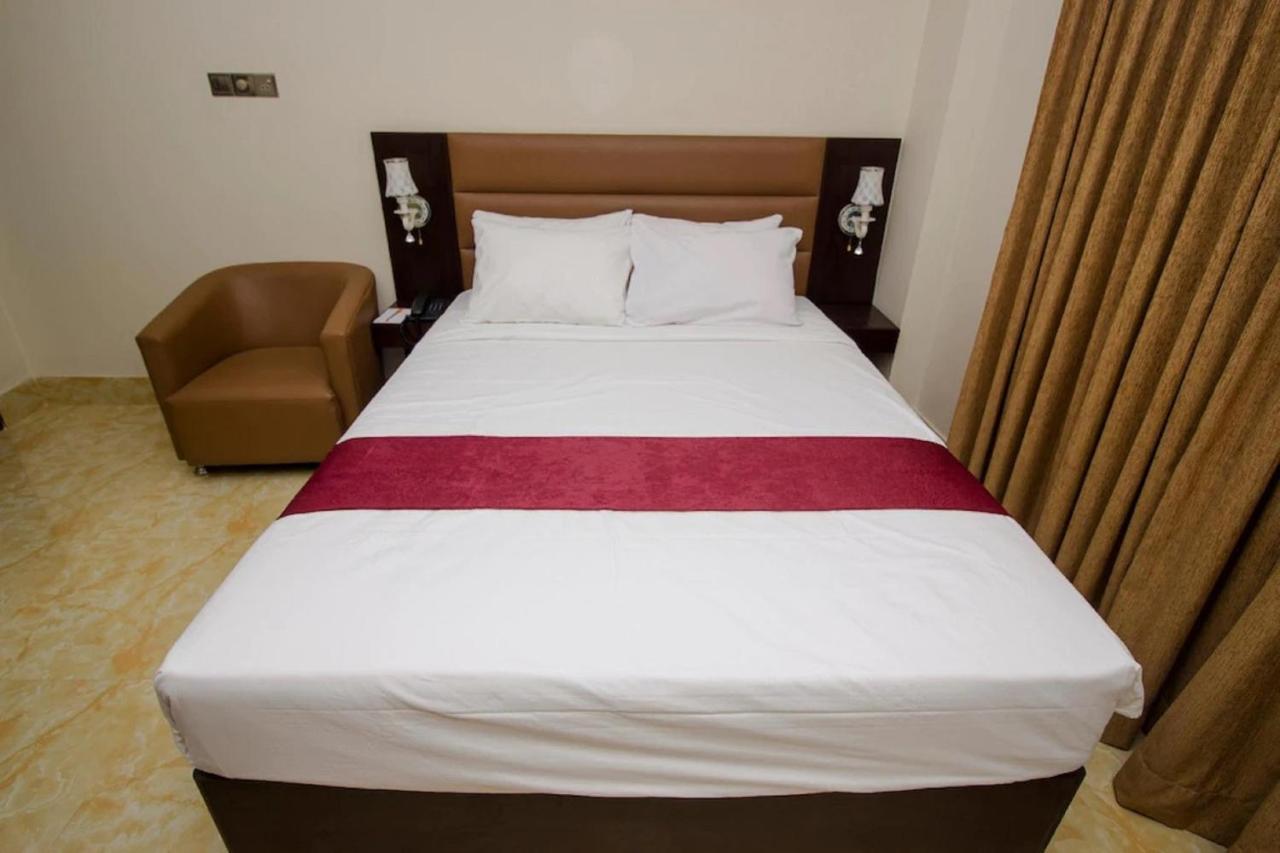 Hotel Gulshan Lake View Dakka Kültér fotó